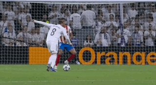 1775863644661024655.gif